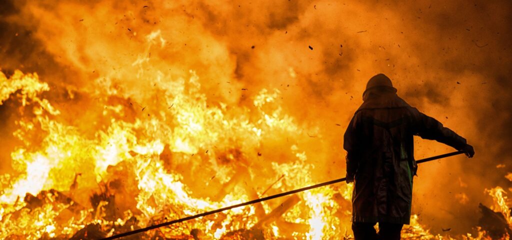 Ultra High Pressure Fire Attack